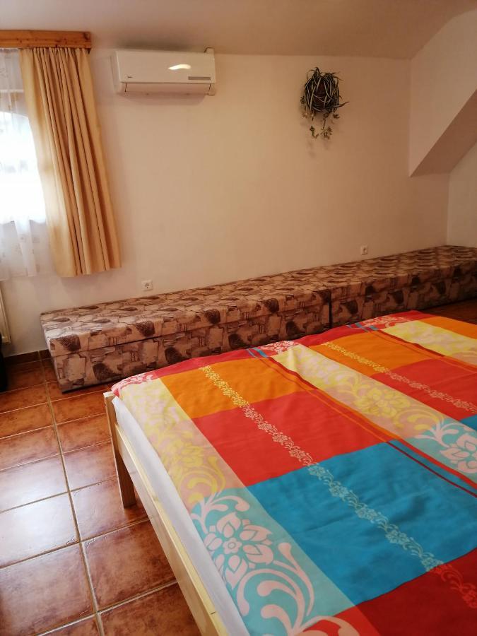 Bed and Breakfast Karpatia Panzio Esztergom Exterior foto
